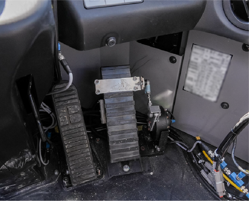 アクセル・ブレーキペダル